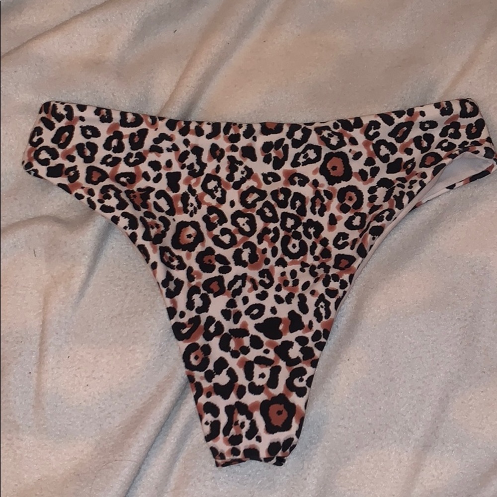 Leopard bikini bottoms